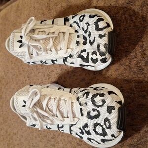 ADIDAS ANIMAL PRINT SZ 8 CREAM & BLK